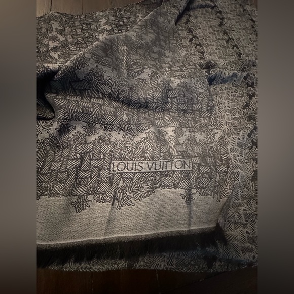 Louis Vuitton Christopher Nemeth Rope printed scarf. Limited Edition EUC - Picture 4 of 4
